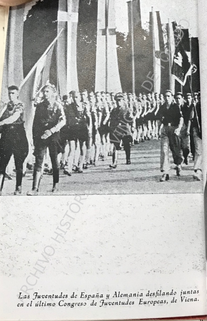 Desfile de las juventudes nazis y falangistas