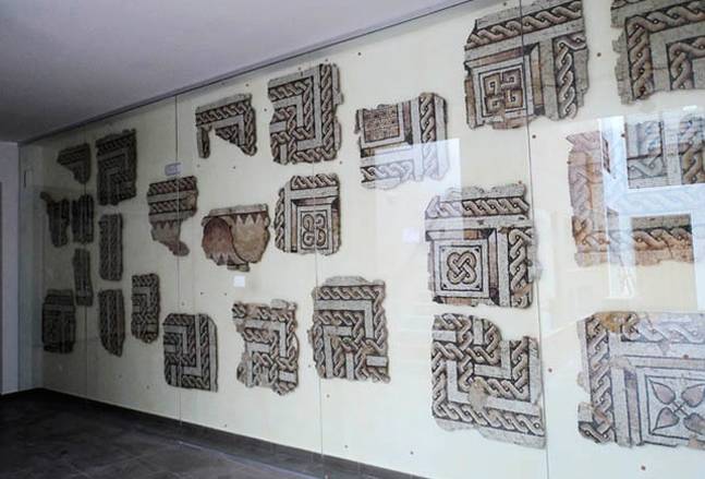 Mosaico de Calera y Chozas instalado en  el Museo Etnográfico de la localidad.