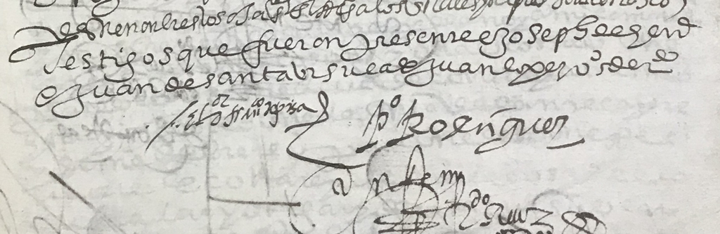 Fragmento de texto manuscrito, con las firmas de Francisco de Pisa y Pedro Rodríguez. Se ve parte del signo del notario.